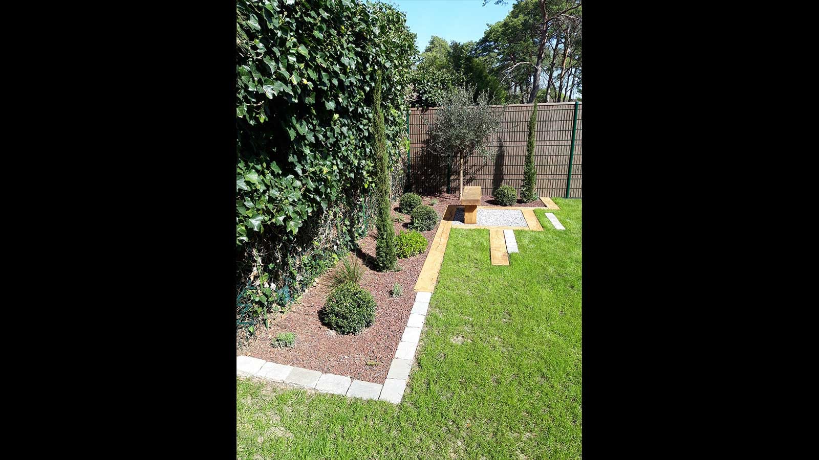 Aménagement de massif en traverse paysagère - Réalisation VB Jardin