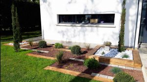 Aménagement de massif en traverse paysagère 6 - Réalisation VB Jardin
