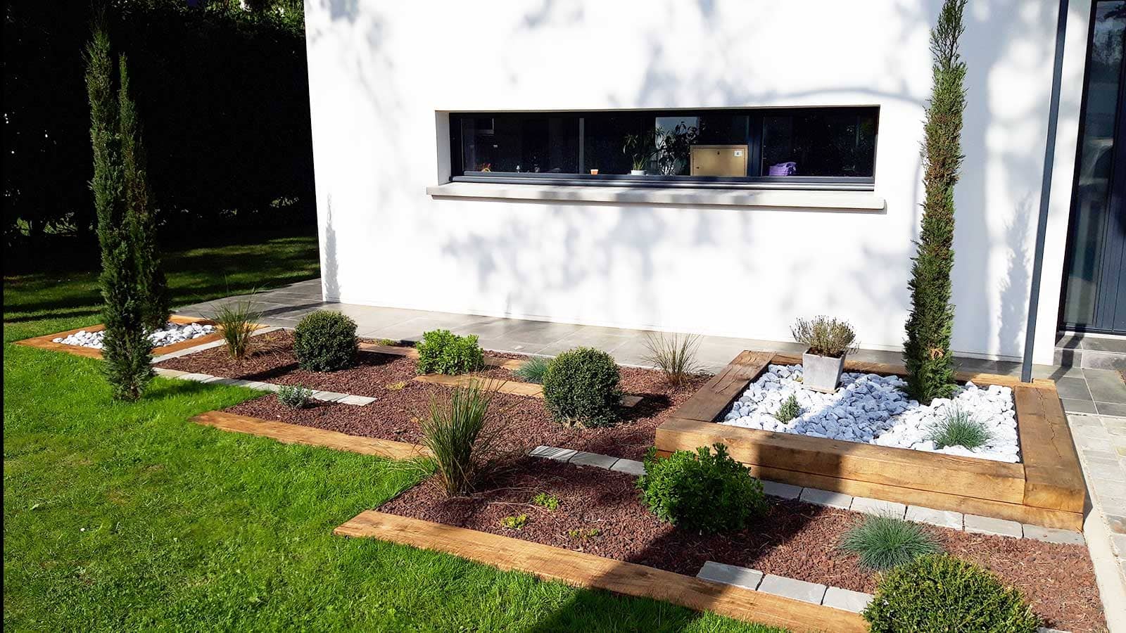 Aménagement de massif en traverse paysagère 6 - Réalisation VB Jardin