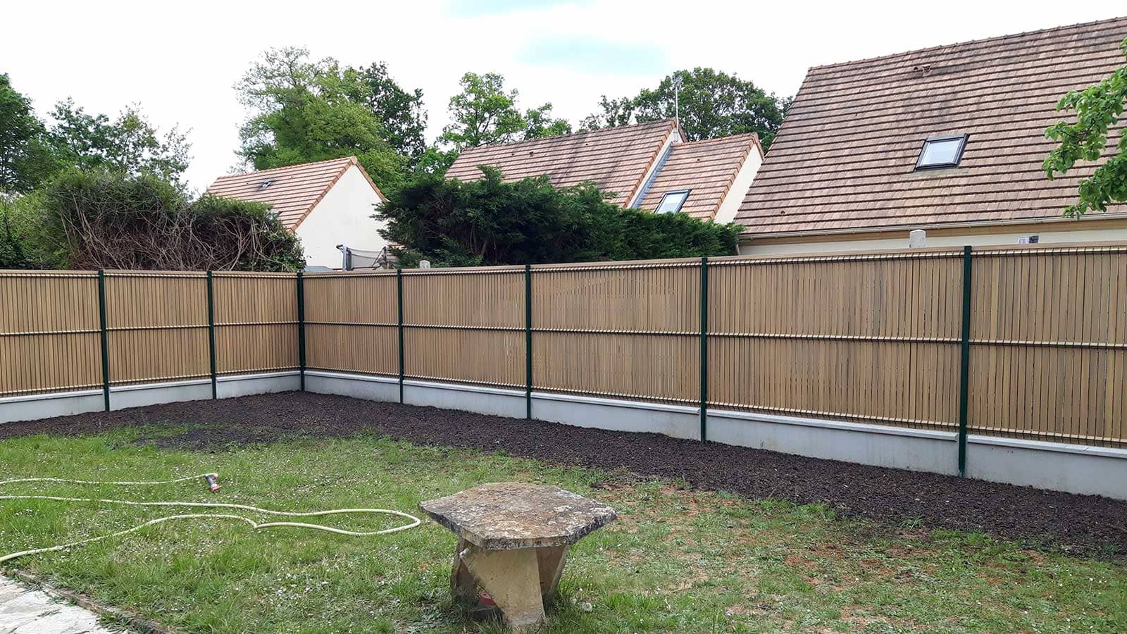 Grillage rigide kit occultant imitation bois - Réalisation VB Jardin