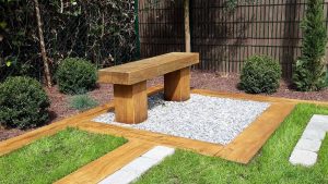 Banc de jardin en traverse paysagère de chêne