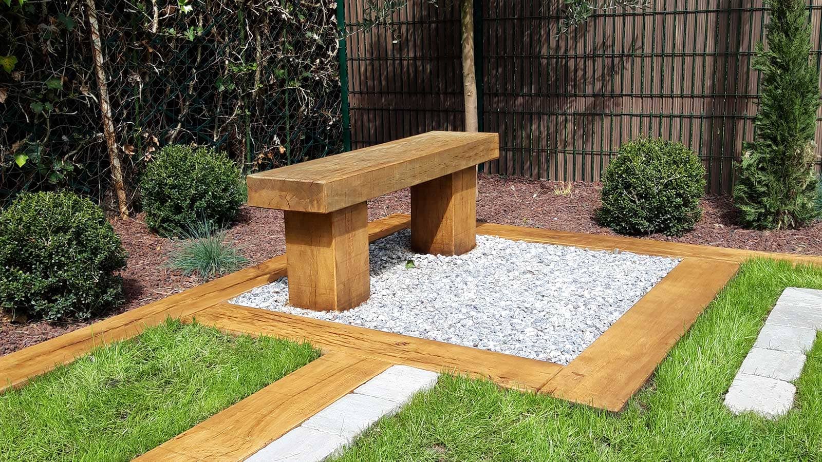 Banc de jardin en traverse paysagère de chêne