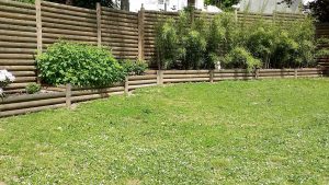 Clôture en demi rondin - Réalisation VB Jardin